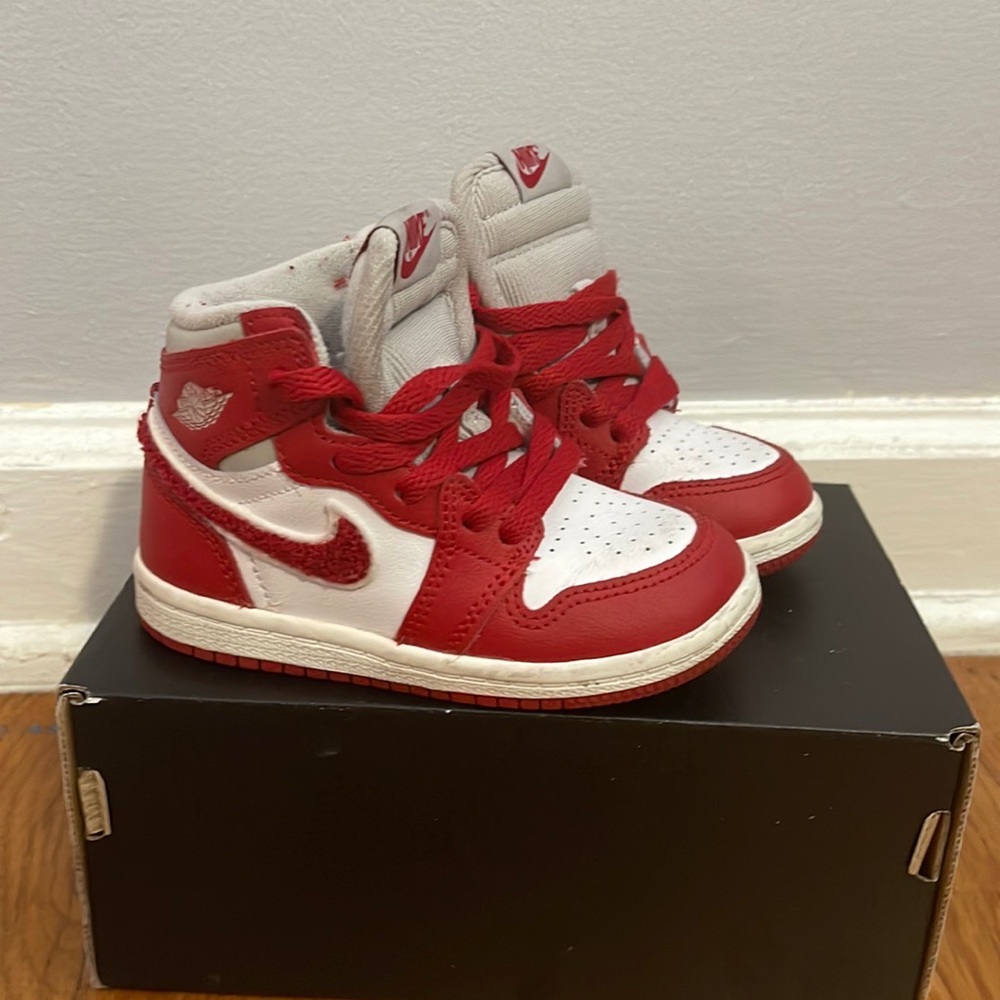 Toddler Jordan 1 Retro High OG “Varsity Red” Size 7c